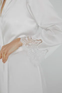 Ivette Bridal Bata de mujer corta satinada en blanco