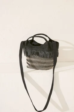 Women'secret Bolso mediano rafia flecos negro