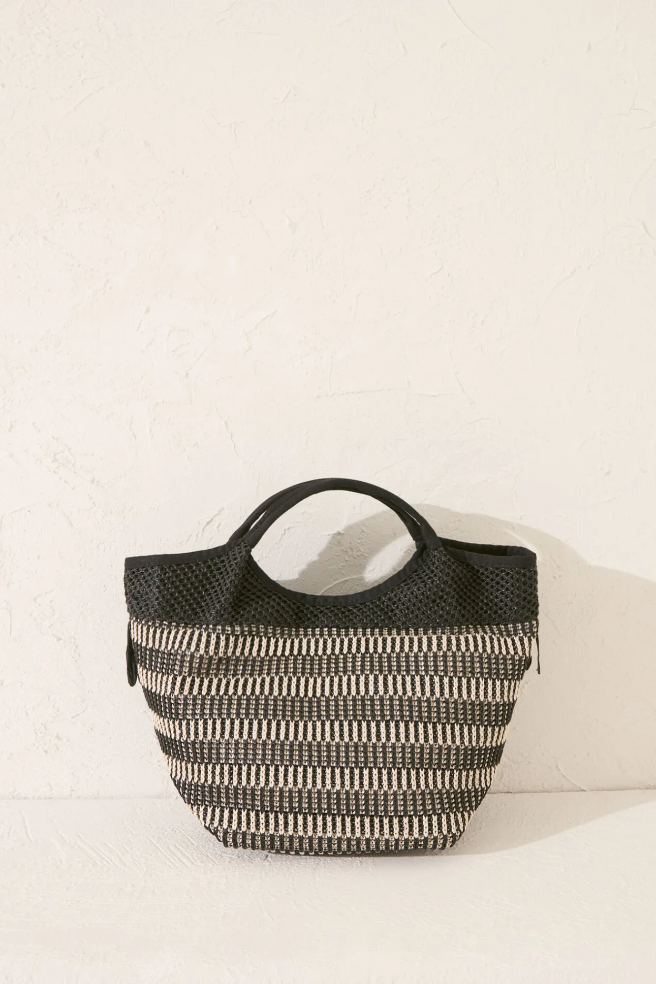 Women'secret Bolso mediano rafia flecos negro