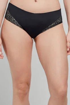Gisela Braga alta encaje negra
