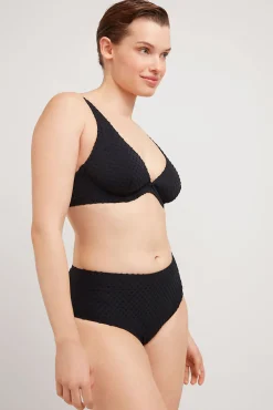 Gisela Braga bikini alta tejido estructura