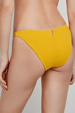 Gisela Braga bikini clásica amarilla