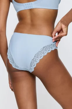 Triumph Braga clásica con encaje