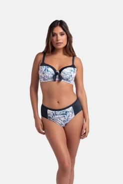 Dorina Braga de bikini alta