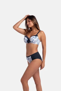 Dorina Braga de bikini alta