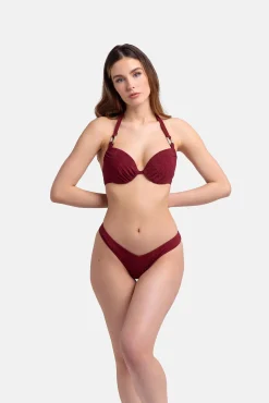 Dorina Braga de bikini brasileña roja