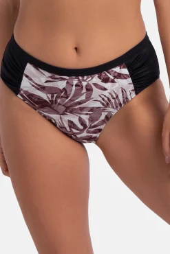 Dorina Braga de bikini hipster
