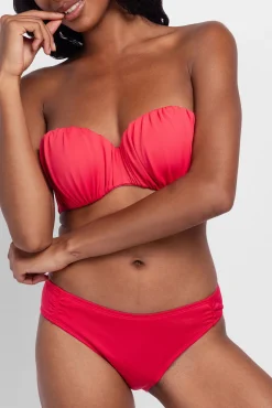 Dorina Braga de bikini rosa