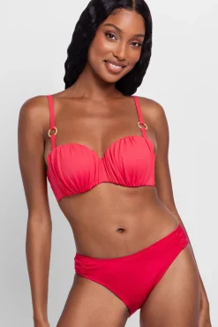 Dorina Braga de bikini rosa