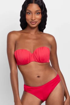 Dorina Braga de bikini rosa