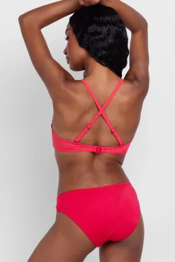 Dorina Braga de bikini rosa