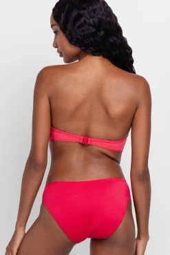 Dorina Braga de bikini rosa