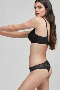 Gisela Braguita brasileña corte láser