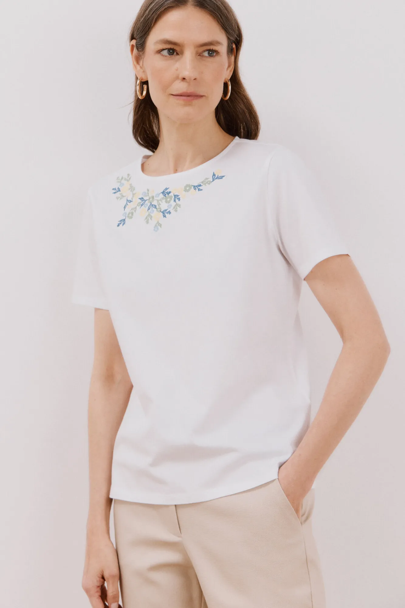 Cortefiel Camiseta bordado floral