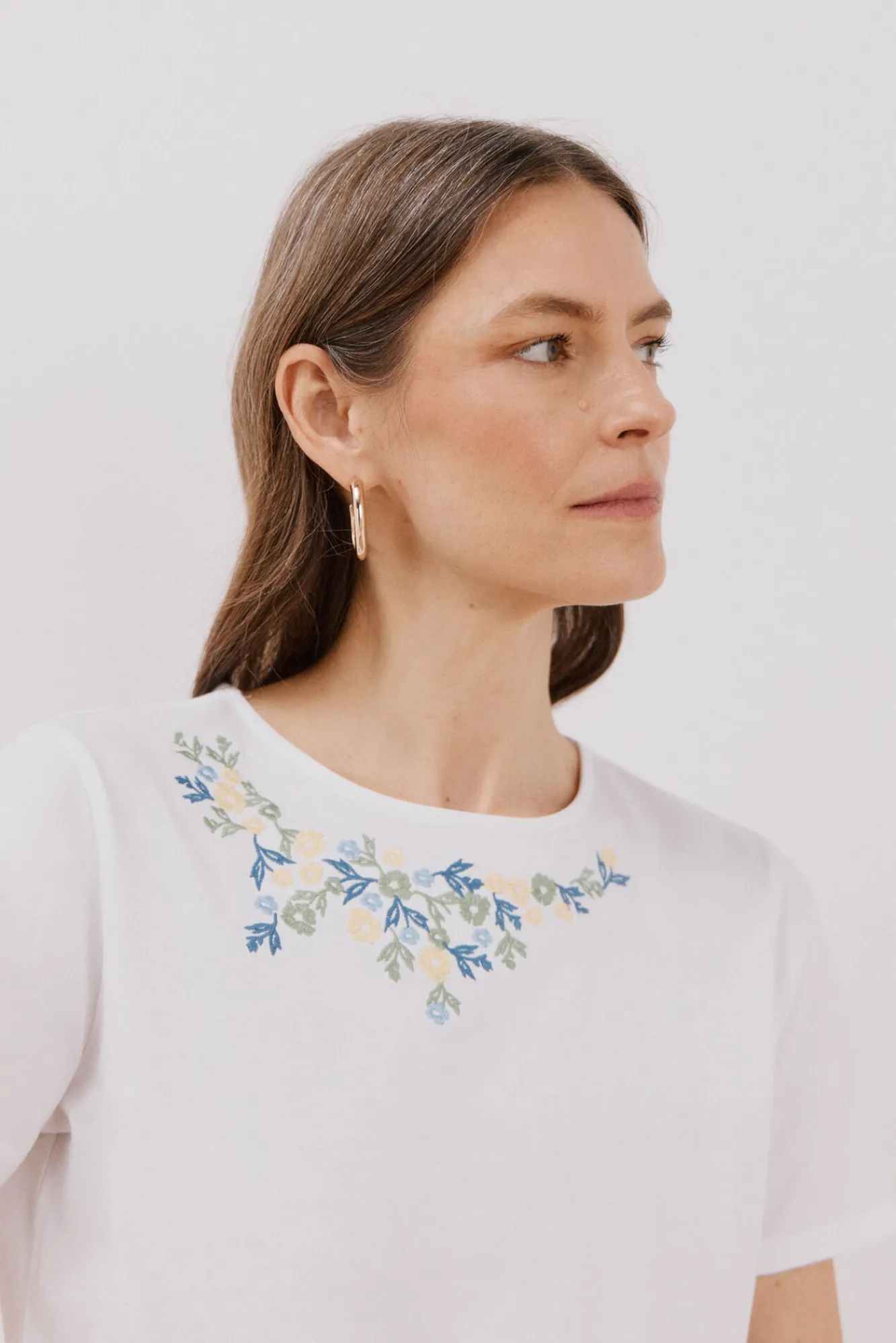 Cortefiel Camiseta bordado floral