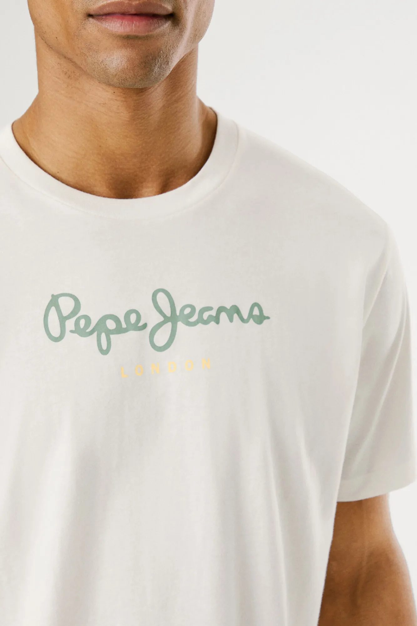Pepe Jeans Camiseta de manga corta con logo frontal.