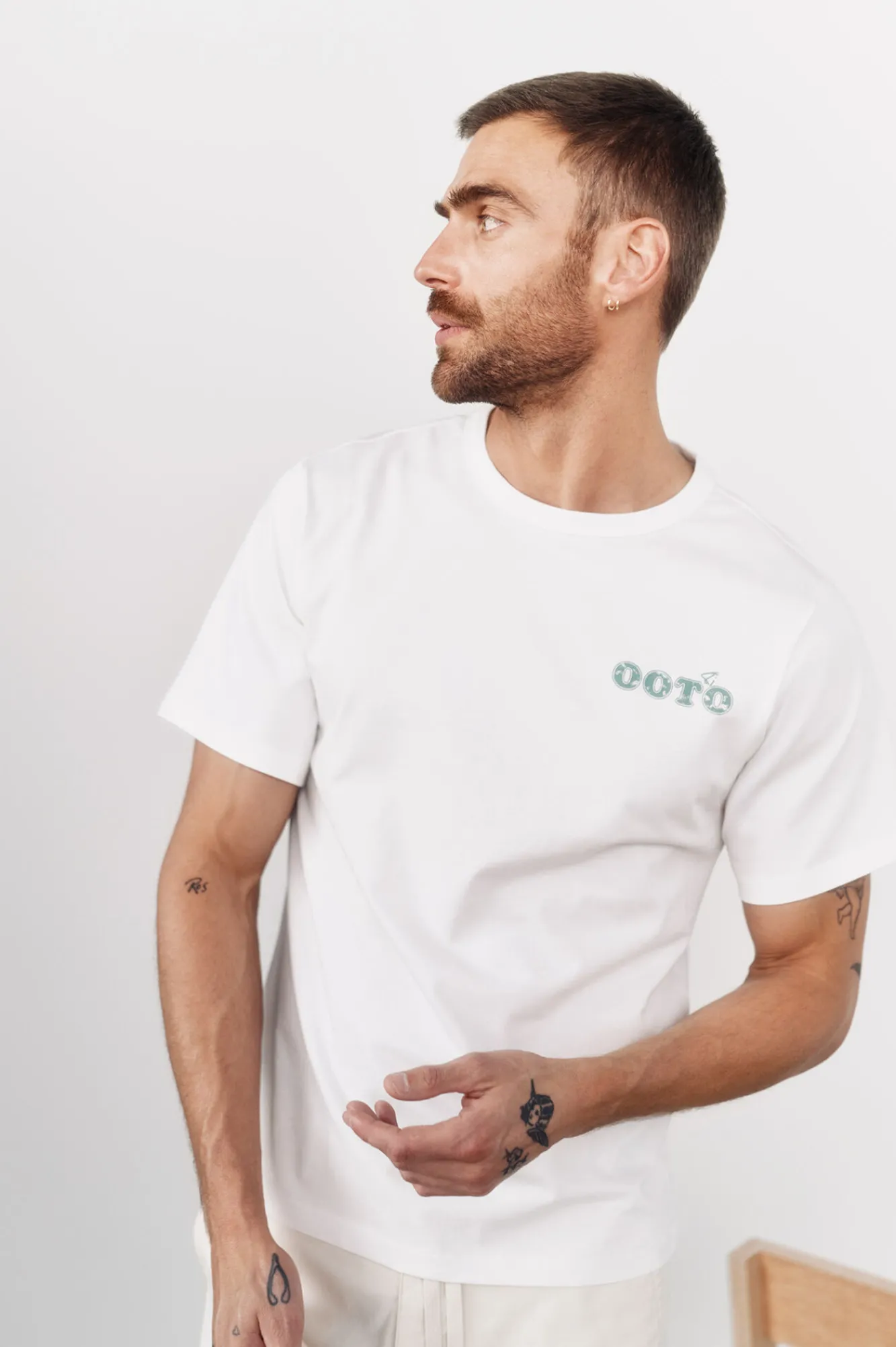 OOTO Camiseta gráfica lavada