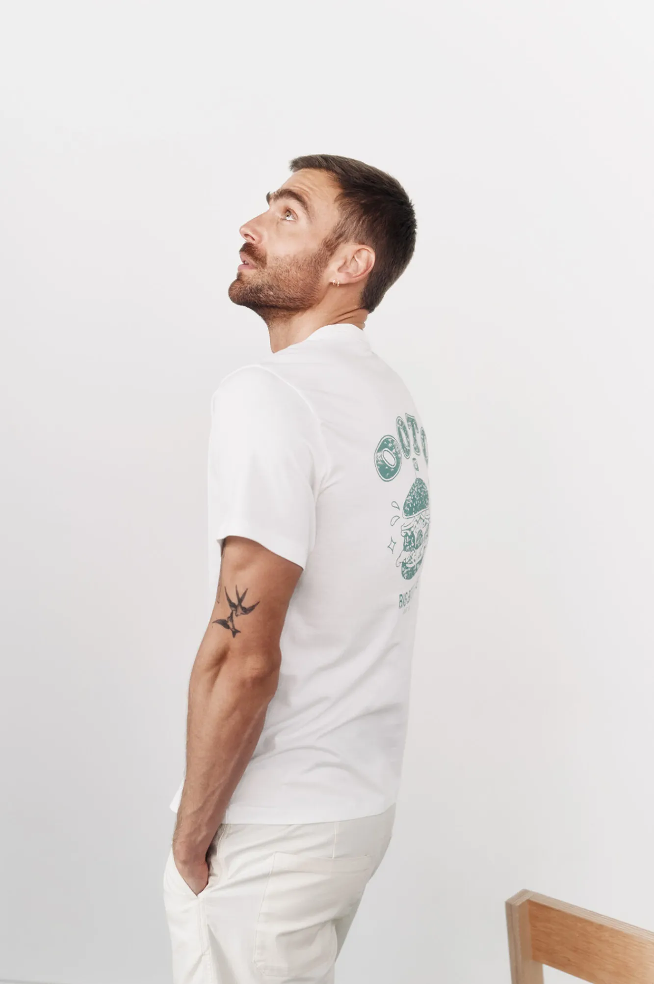OOTO Camiseta gráfica lavada
