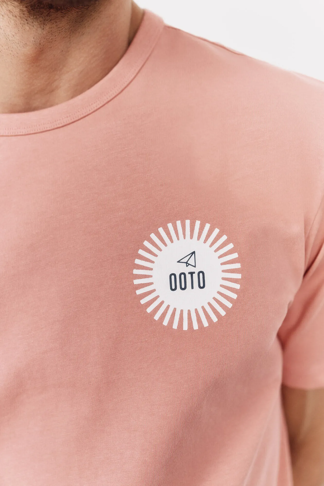 OOTO Camiseta gráfica lavada