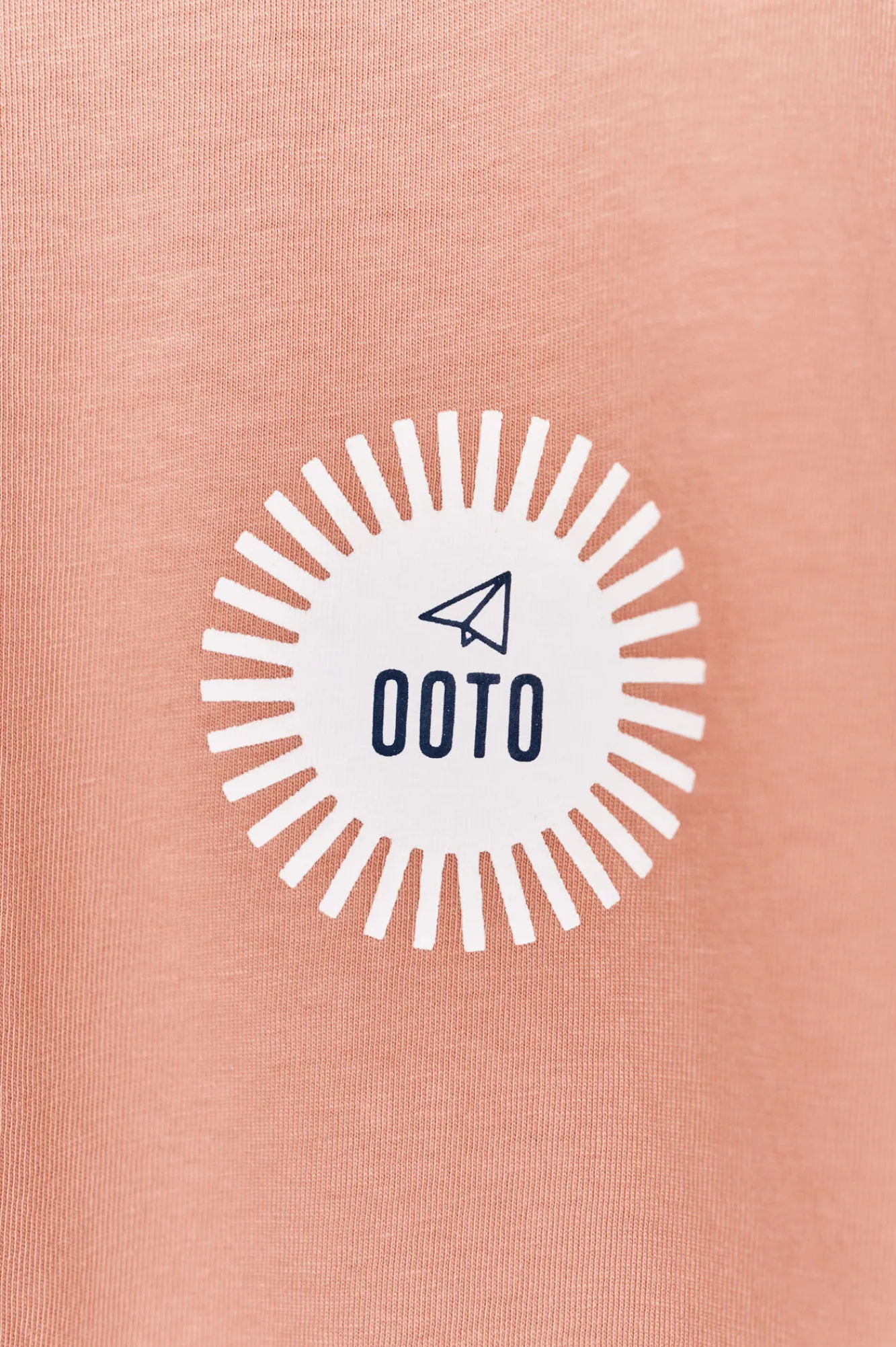 OOTO Camiseta gráfica lavada