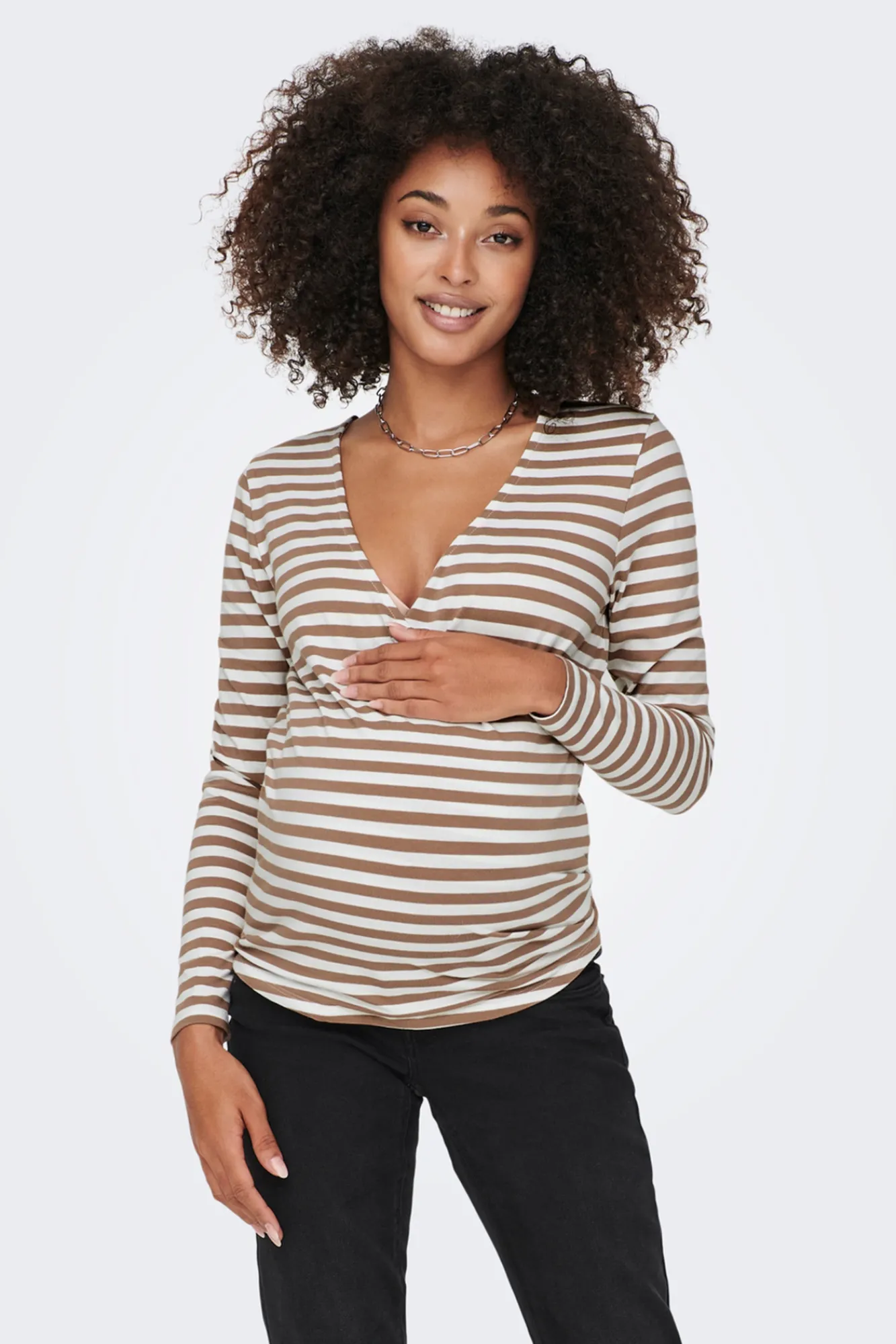 Only Maternity Camiseta premamá de cierre cruzado y cuello V
