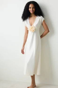 Penti Camisón corto satinado crema