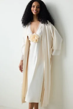Penti Camisón corto satinado crema