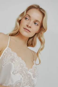 Ivette Bridal Camisón de raso con bordados en blanco