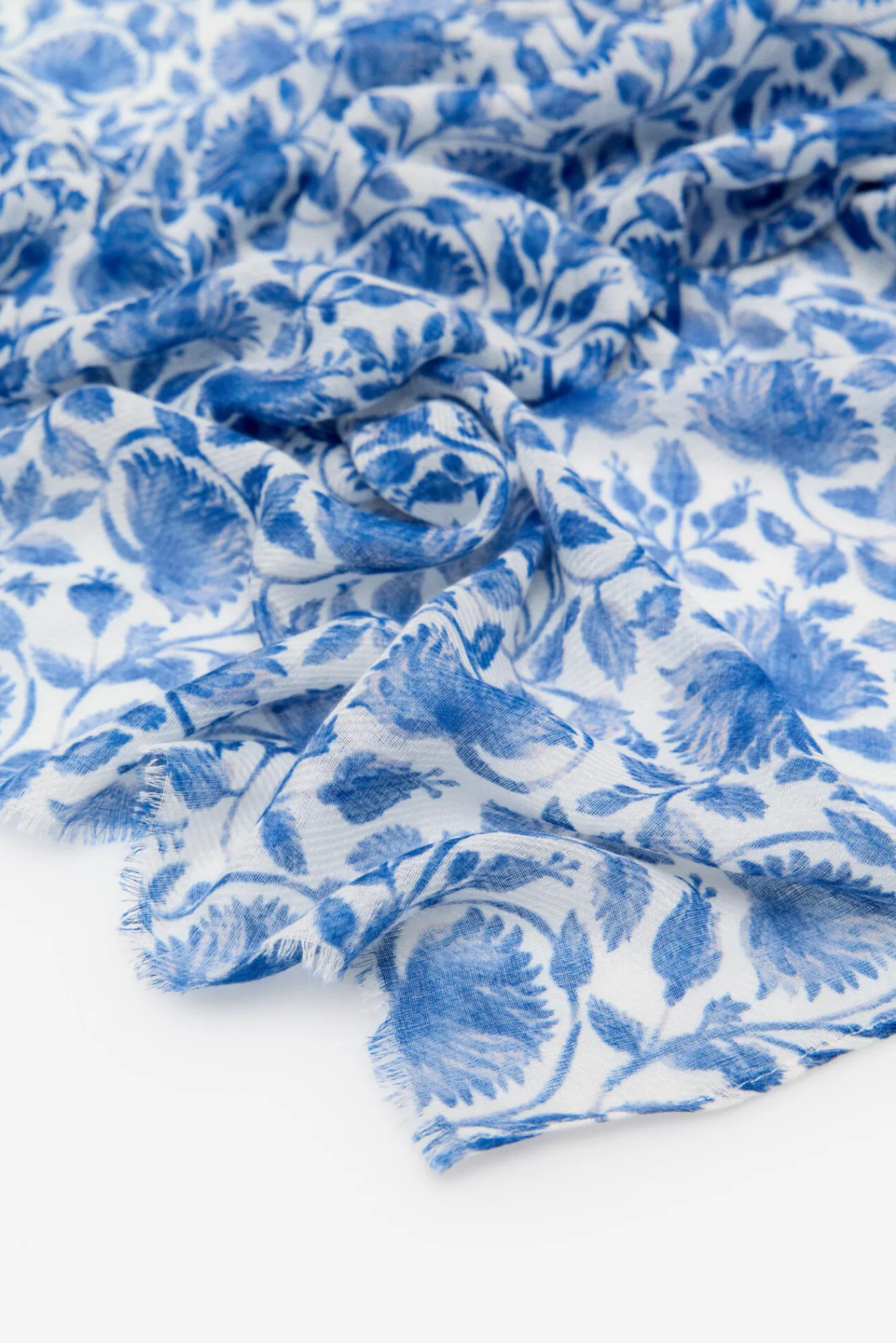 Cortefiel Fular floral bicolor