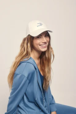 Dash and Stars Gorra blanca algodón logo