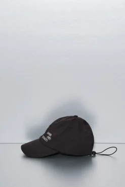 Dash and Stars Gorra técnica ajustable logo negra