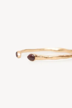 Hoss Intropia Leslie. Brazalete piedra bañado en oro