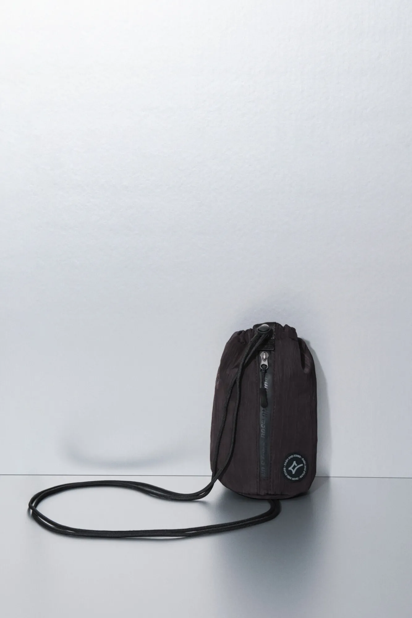 Dash and Stars Mini bolso bandolera nylon negro satinado