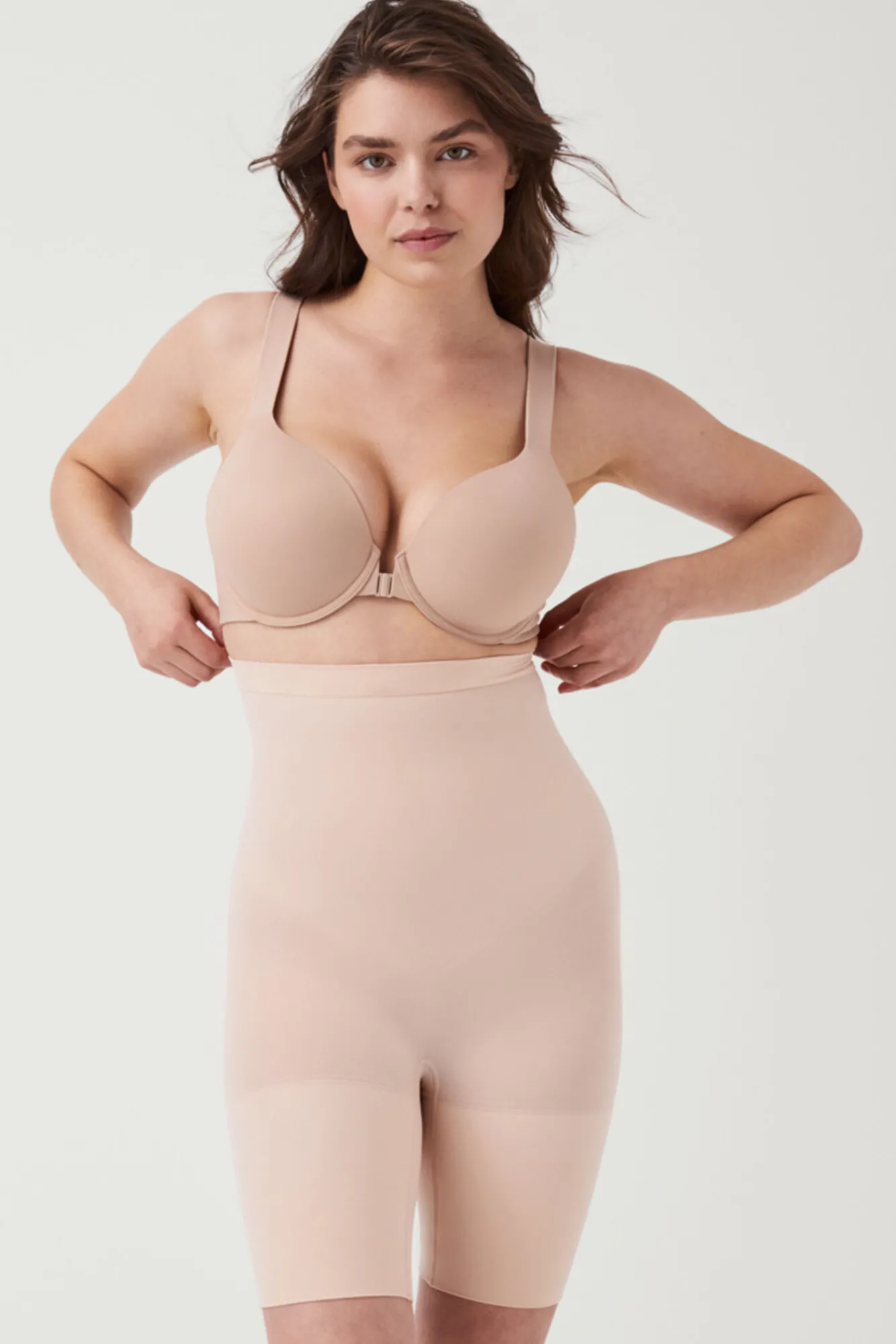 Spanx Pantalón corto a media pierna de talle alto .