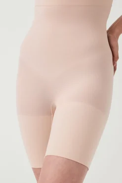 Spanx Pantalón corto a media pierna de talle alto .