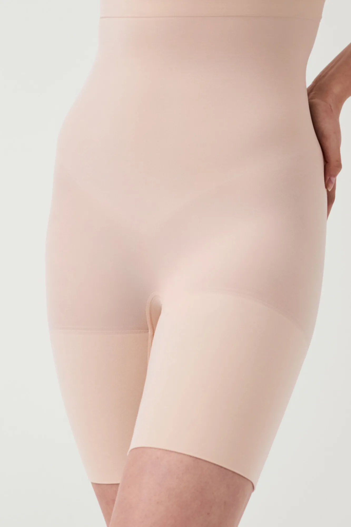 Spanx Pantalón corto a media pierna de talle alto .