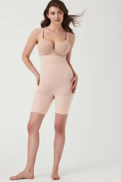 Spanx Pantalón corto a media pierna de talle alto .