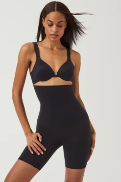 Spanx Pantalón corto a media pierna de talle alto nude.