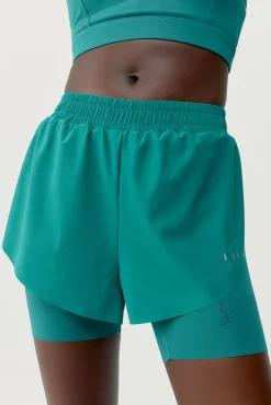 Born Living Yoga Pantalón corto Bikila