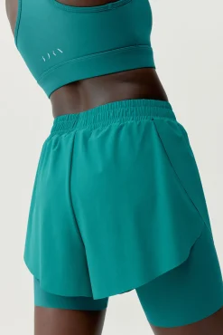 Born Living Yoga Pantalón corto Bikila