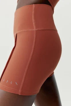 Born Living Yoga Pantalón corto Sayani