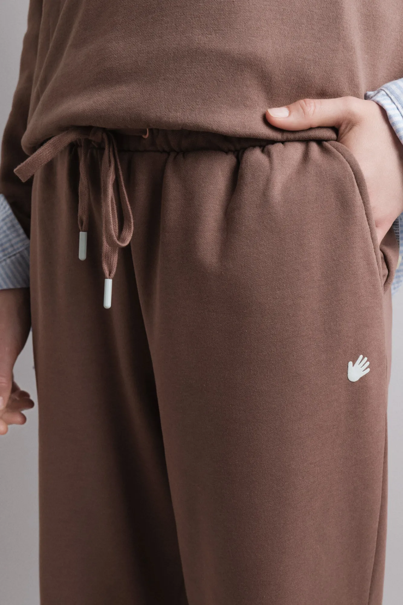 HI&BYE Pantalón jogger felpa algodón marrón