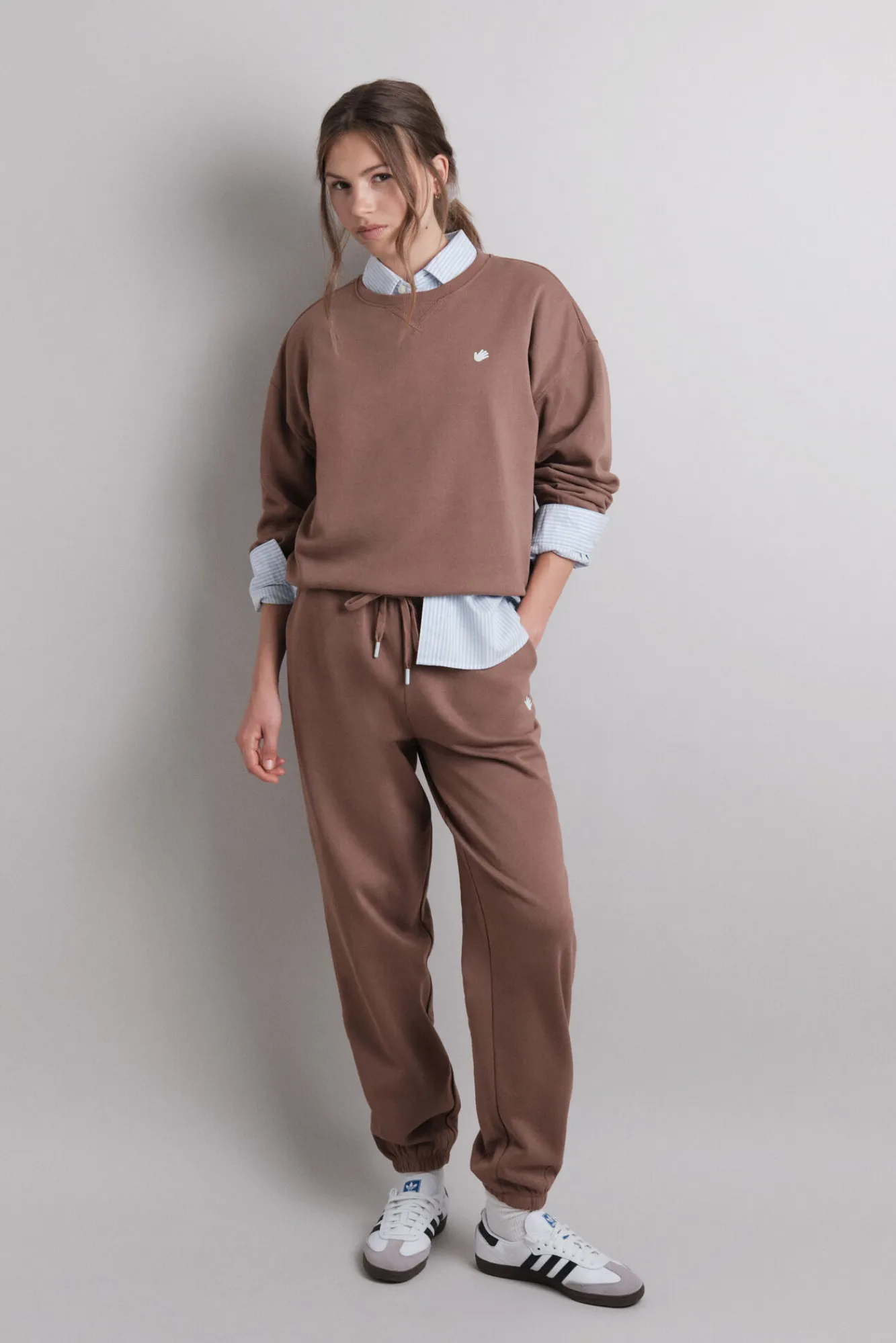 HI&BYE Pantalón jogger felpa algodón marrón