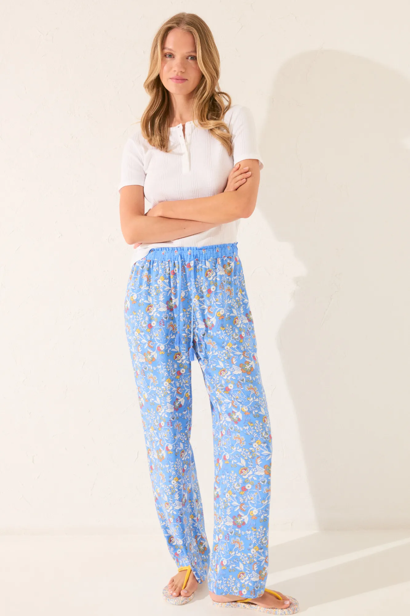 Women'secret Pantalón largo viscosa flores azul