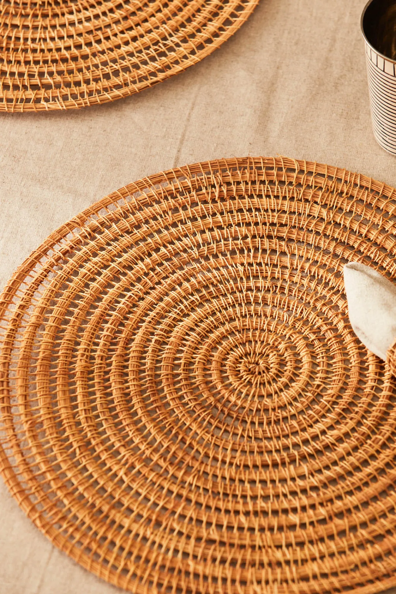Calma House Salvamanteles redondo de fibra natural Togo
