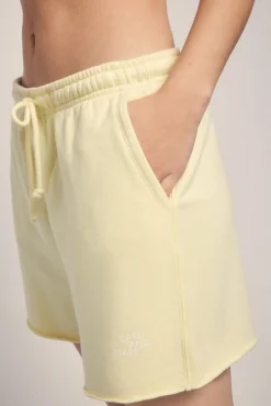 Dash and Stars Short felpa amarillo