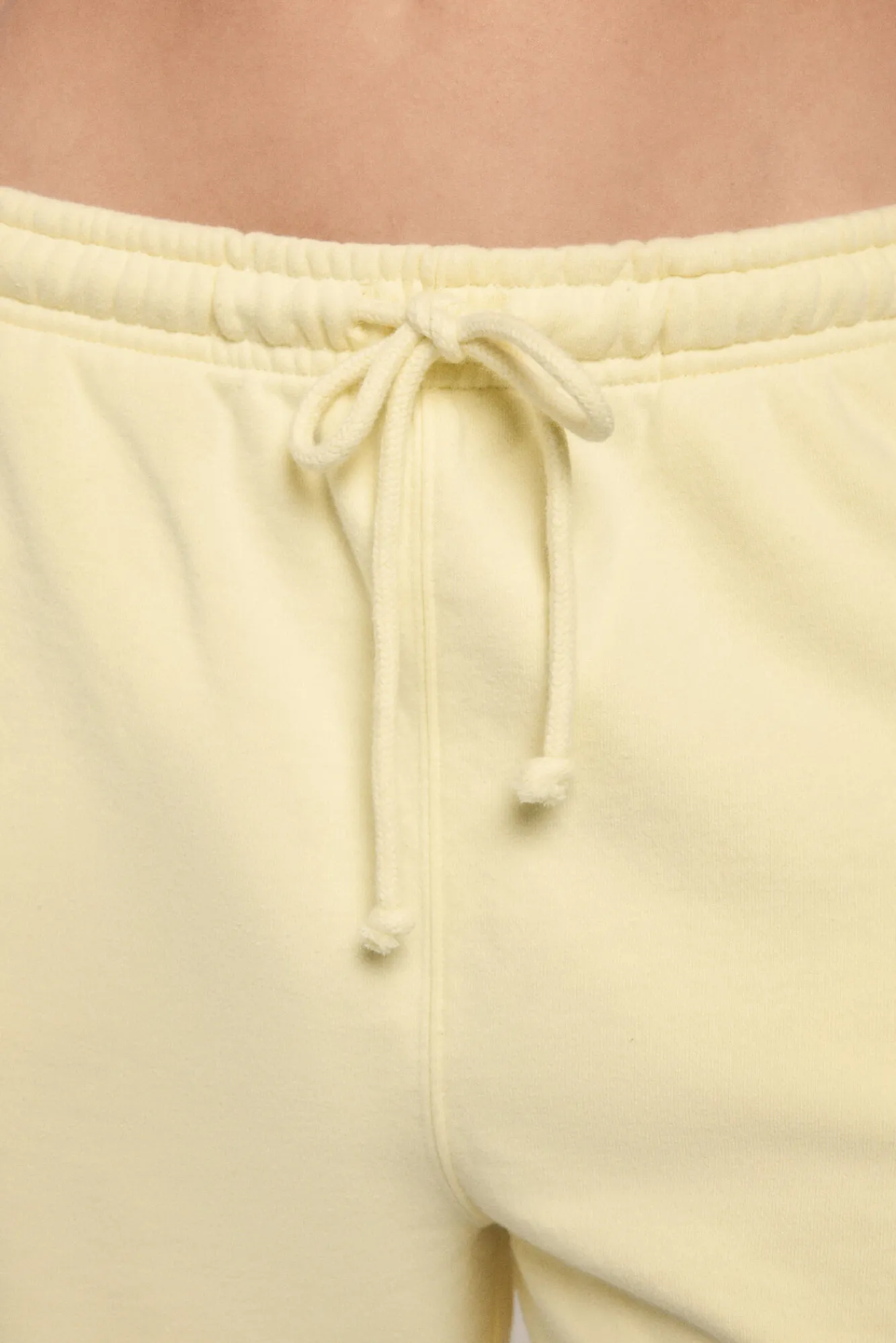 Dash and Stars Short felpa amarillo