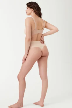 Spanx Tanga moldeador invisible café au lait