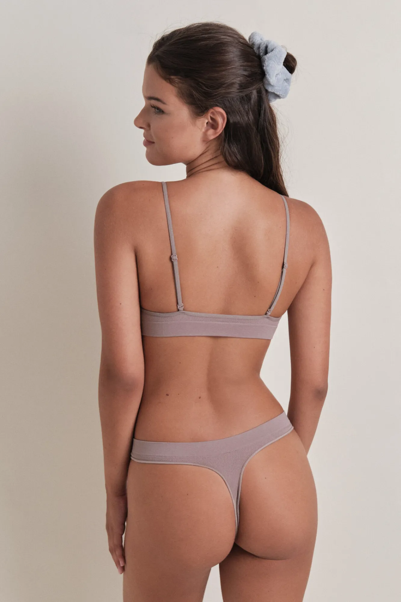 HI&BYE Tanga seamless marrón