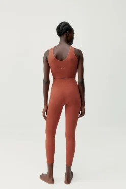 Born Living Yoga Top deportivo Annapurna